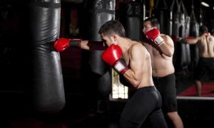 Read more about the article Những kỹ thuật đấm bao cát mà người tập boxing nào cũng cần nắm vững